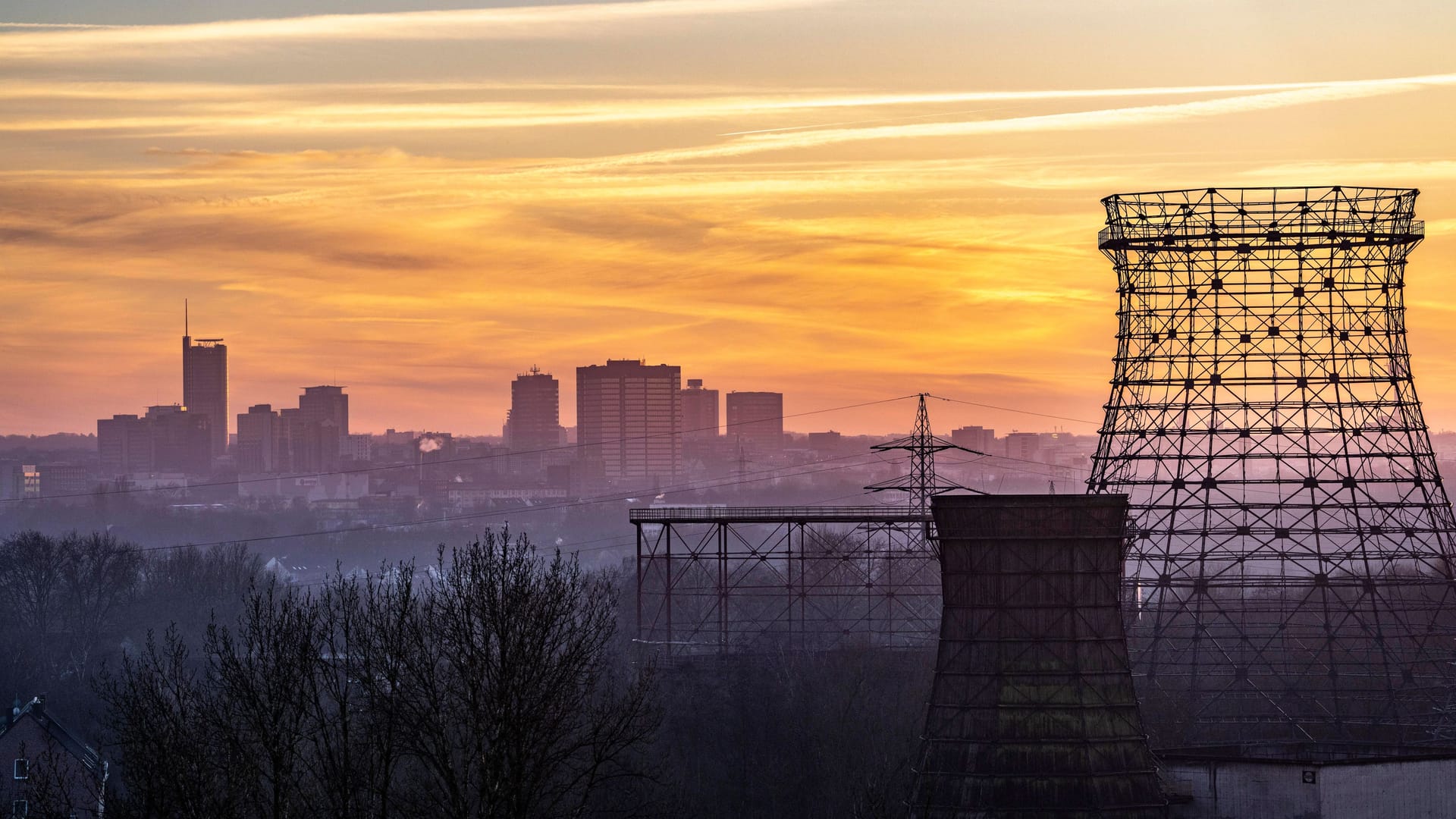 Skyline der Innenstadt, von Zeche Zollverein aus (Symbolfoto): Im Ruhrgebiet wird es schon bald merklich kühler.