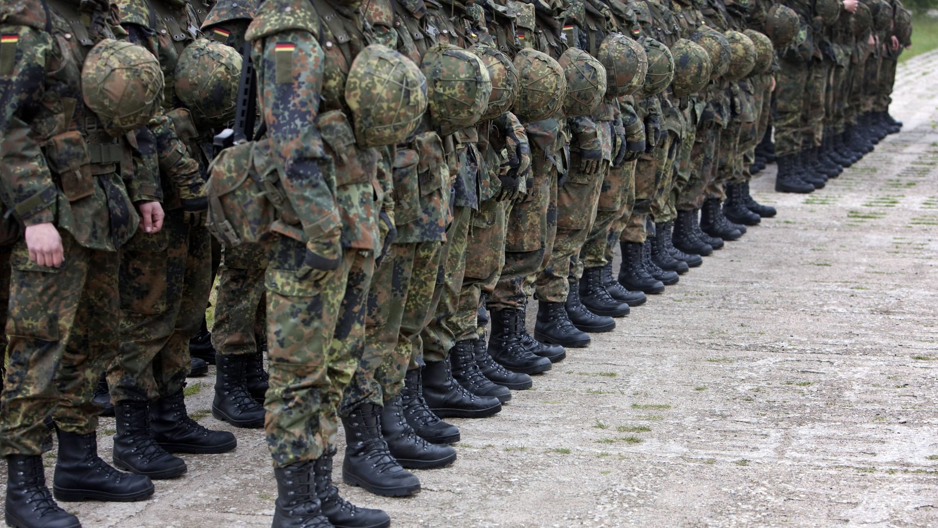 Wehrpflichtige in der allgemeinen Grundausbildung bei der Bundeswehr (Archivbild): Das Ziel der Bundeswehr sind 203.000 aktive Soldaten. Wehrpflichtige in der allgemeinen Grundausbildung bei der Bundeswehr (Archivbild): Das Ziel der Bundeswehr sind 203.000 aktive Soldaten.