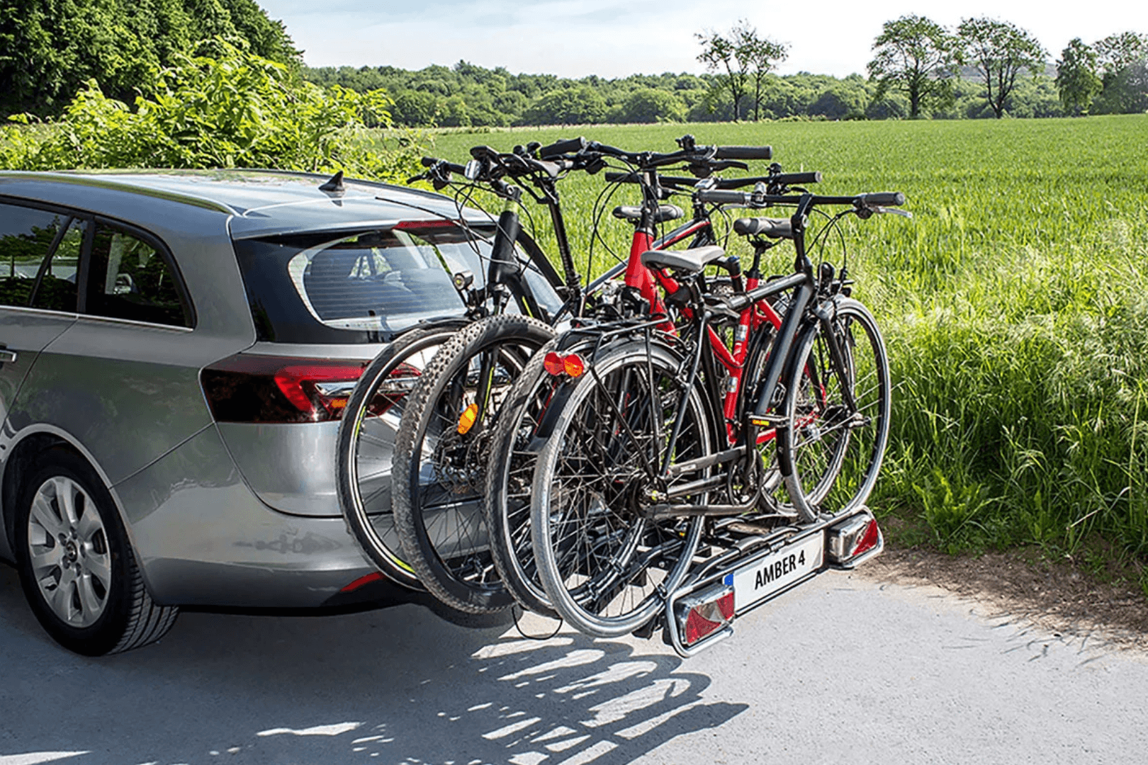 Einfach montiert, sicher fixiert – der Fahrradträger von Lidl transportiert bis zu drei Räder. Einfach montiert, sicher fixiert – der Fahrradträger von Lidl transportiert bis zu drei Räder.