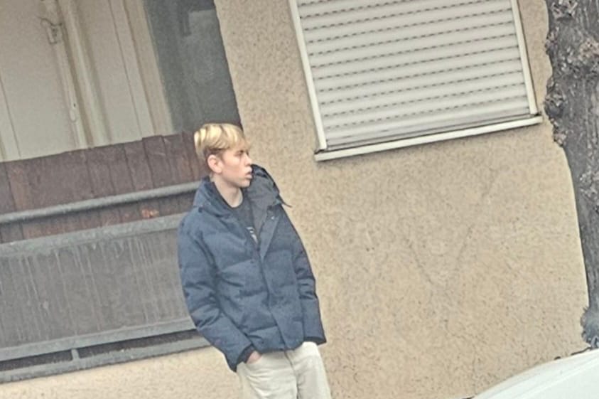 Tatverdächtiger in zwei Betrugsfällen: Die Berliner Polizei sucht diesen jungen Mann.