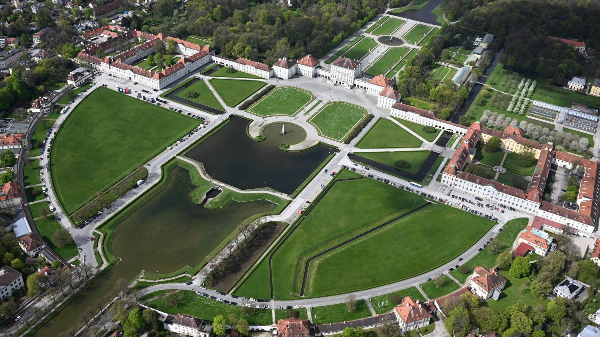 Zeppelinflug über Schloss Nymphenburg
