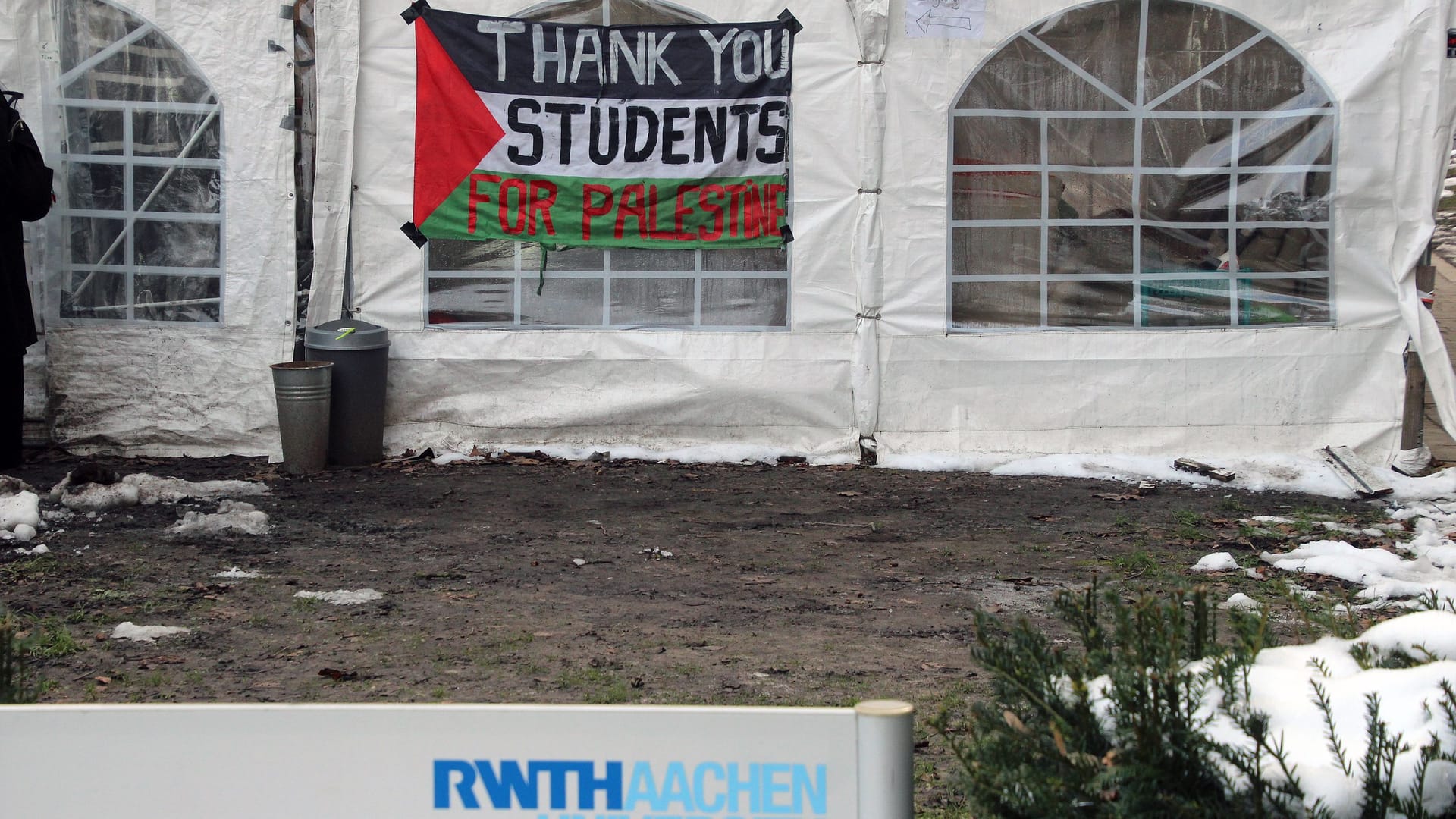 Das "Camp for Gaza" an der RWTH im Januar: Die Universität fordert Schadensersatz von Aktivisten. Das "Camp for Gaza" an der RWTH im Januar: Die Universität fordert Schadensersatz von Aktivisten.