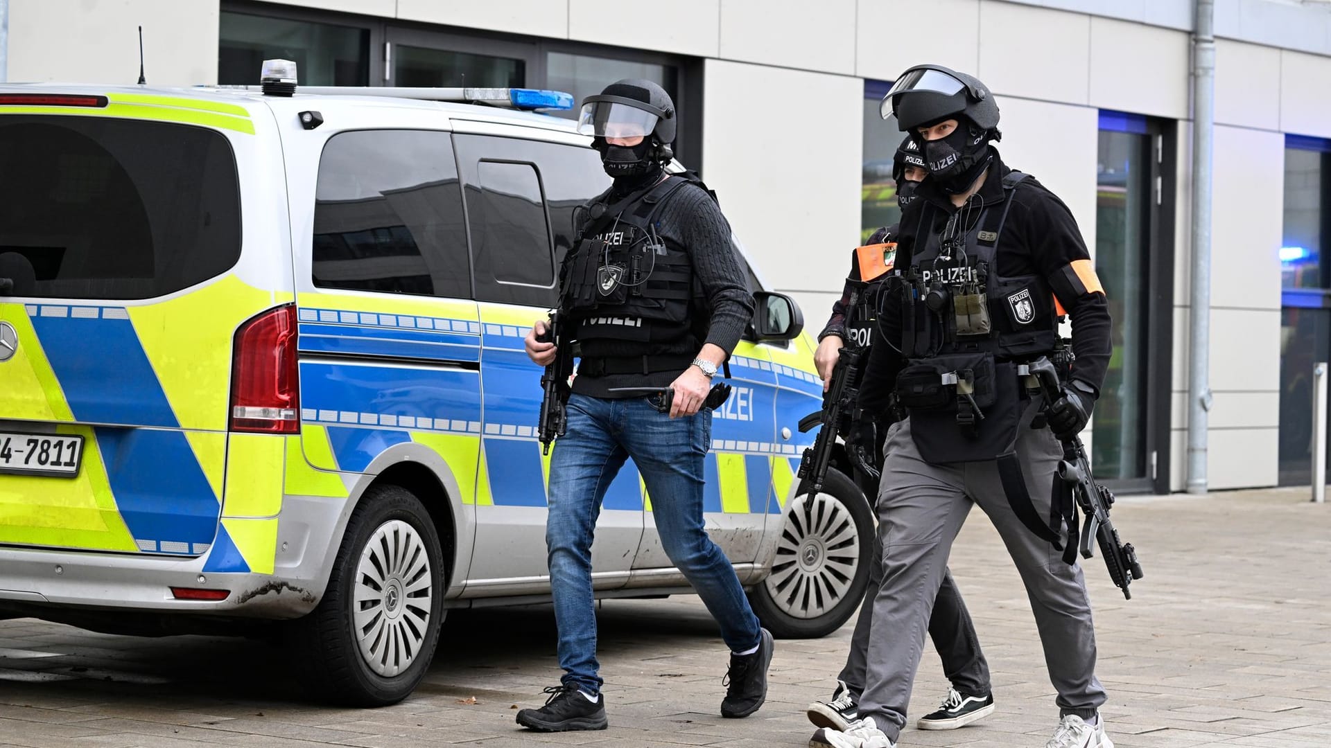 Mehrere Schüler in Wuppertal verletzt - Verdächtiger festgenommen Mehrere Schüler in Wuppertal verletzt - Verdächtiger festgenommen