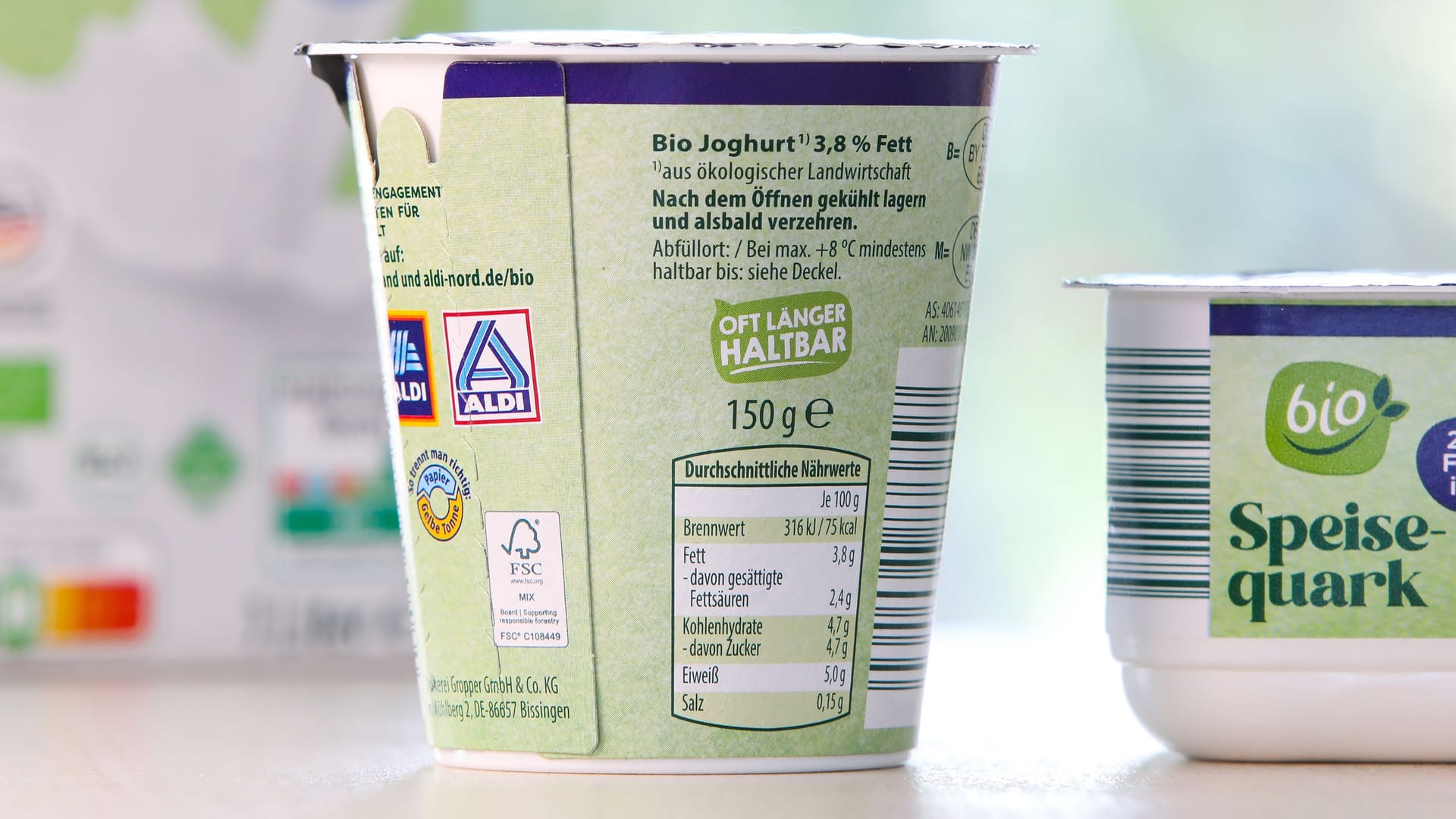 "Oft länger haltbar‘": Mit dem neuen Label auf Milchprodukten macht Aldi ab sofort darauf aufmerksam, dass das Mindesthaltbarkeitsdatum nur eine Empfehlung ist.