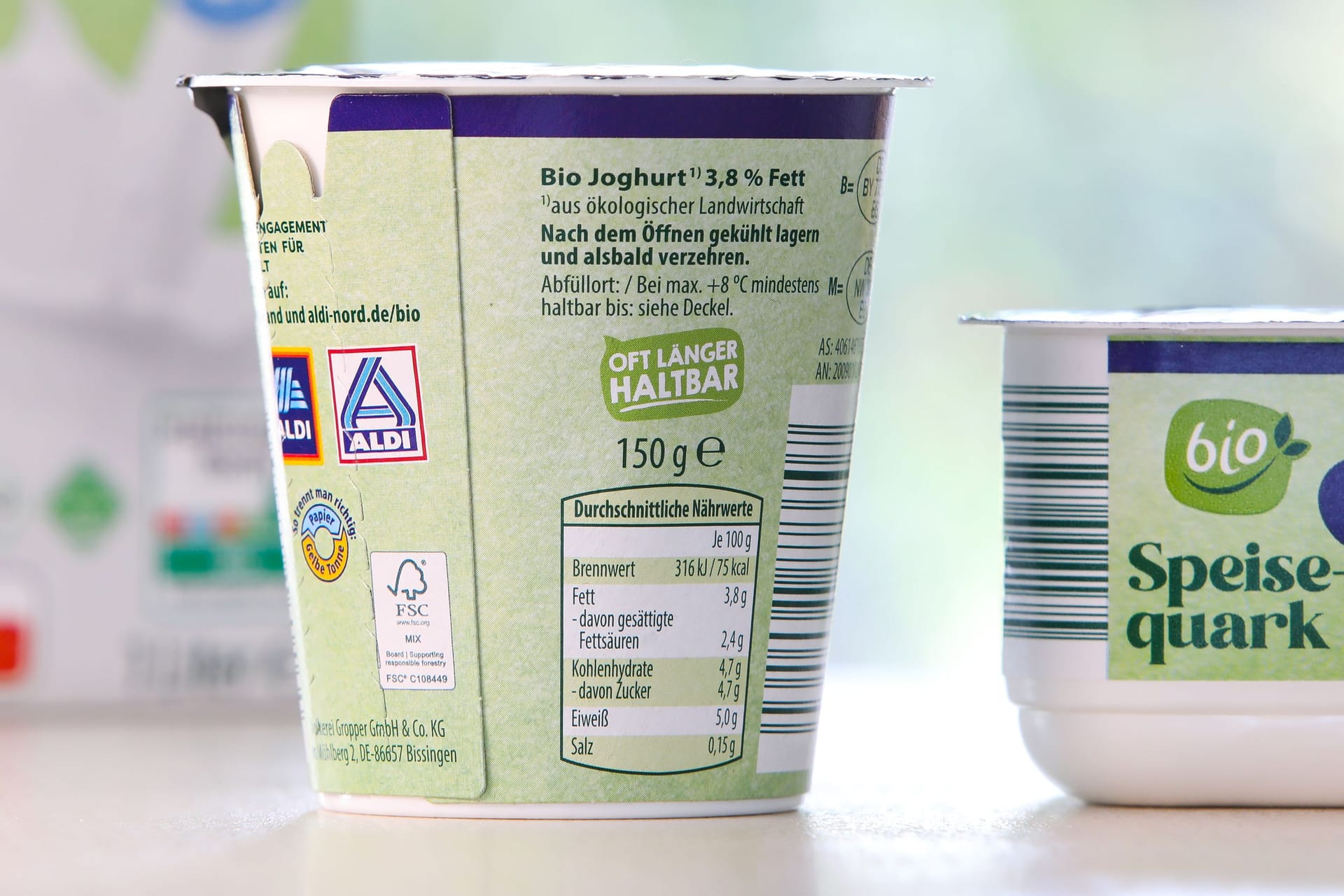 "Oft länger haltbar‘": Mit dem neuen Label auf Milchprodukten macht Aldi ab sofort darauf aufmerksam, dass das Mindesthaltbarkeitsdatum nur eine Empfehlung ist.