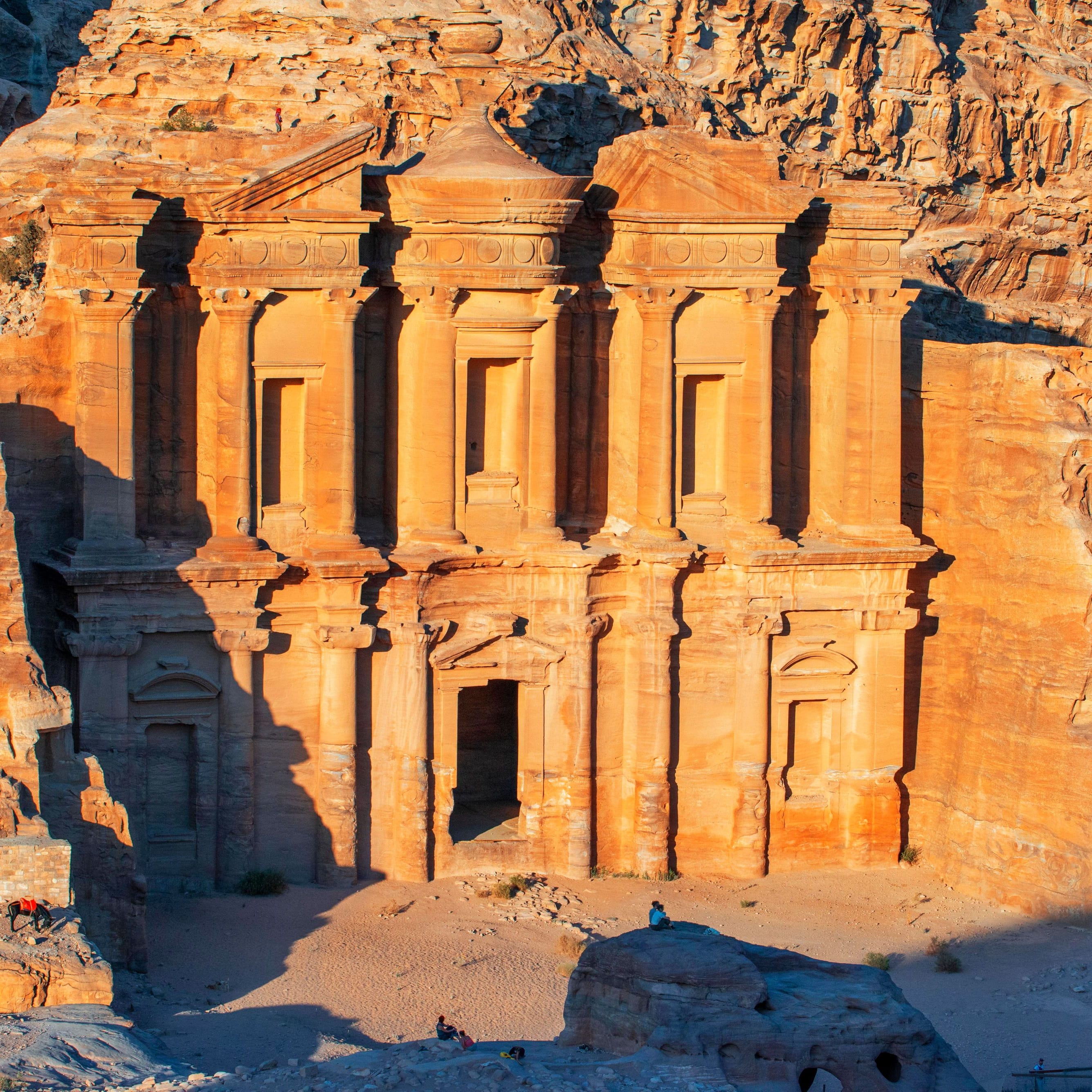 Blick auf das in den Fels gehauene Kloster oder Ad-Deir in Petra, Jordanien (Archivbild): Die Stätte ist bei Touristen beliebt.