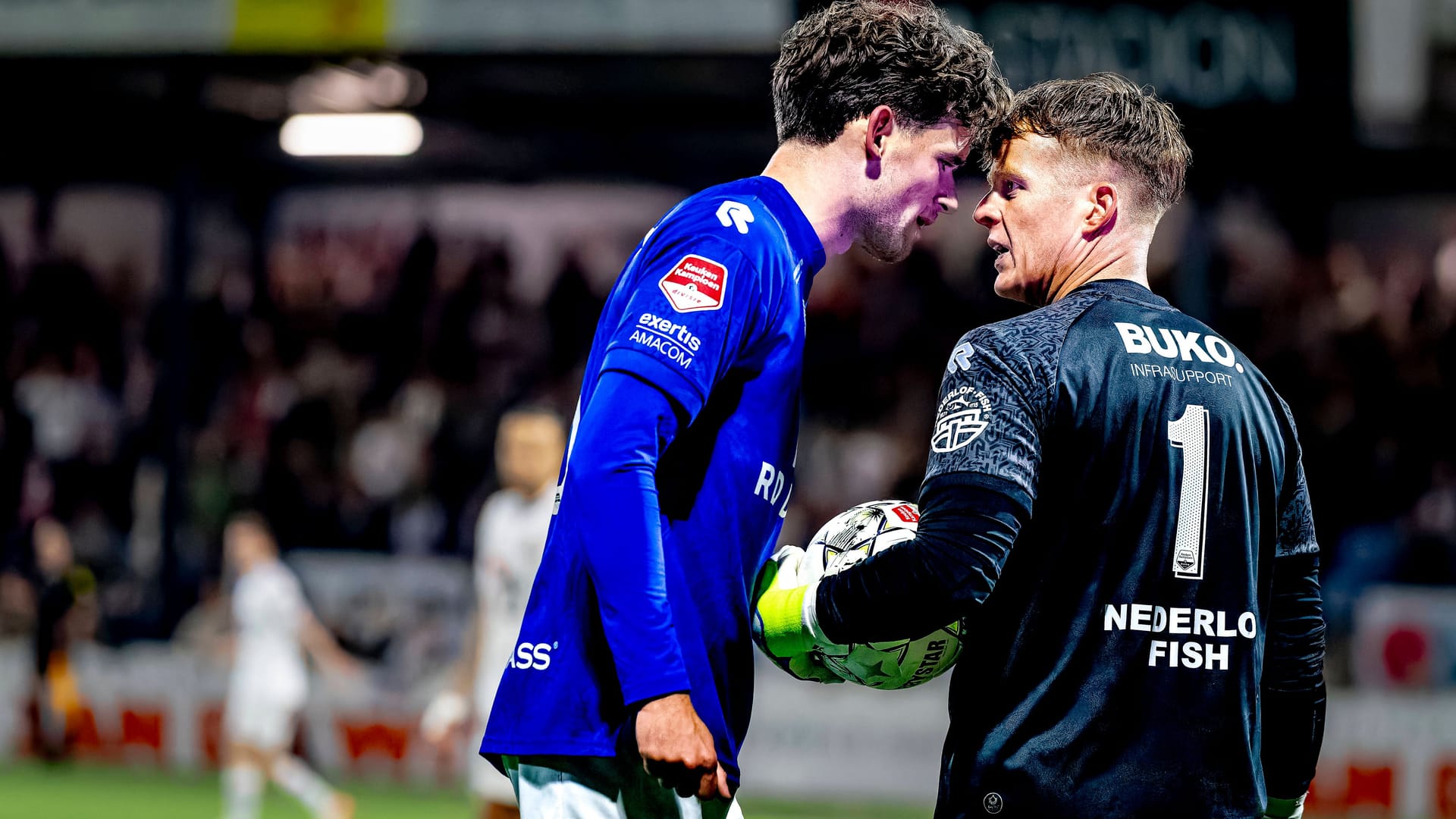 Teun van Grunsven (l.) und Ronald Koeman Jr: Am Ende durfte sich das Team des Torhüters freuen.