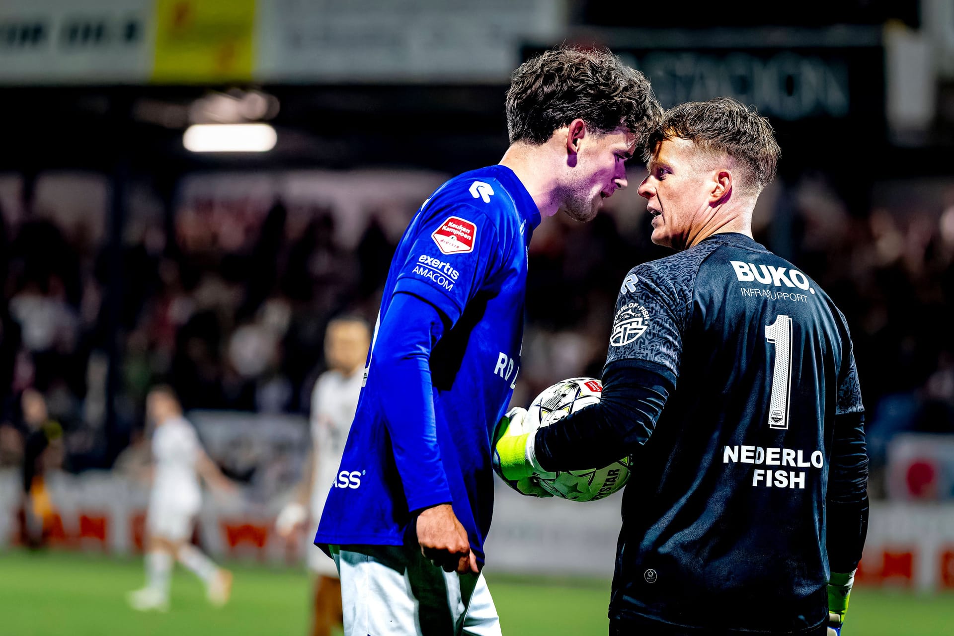 Teun van Grunsven (l.) und Ronald Koeman Jr: Am Ende durfte sich das Team des Torhüters freuen.