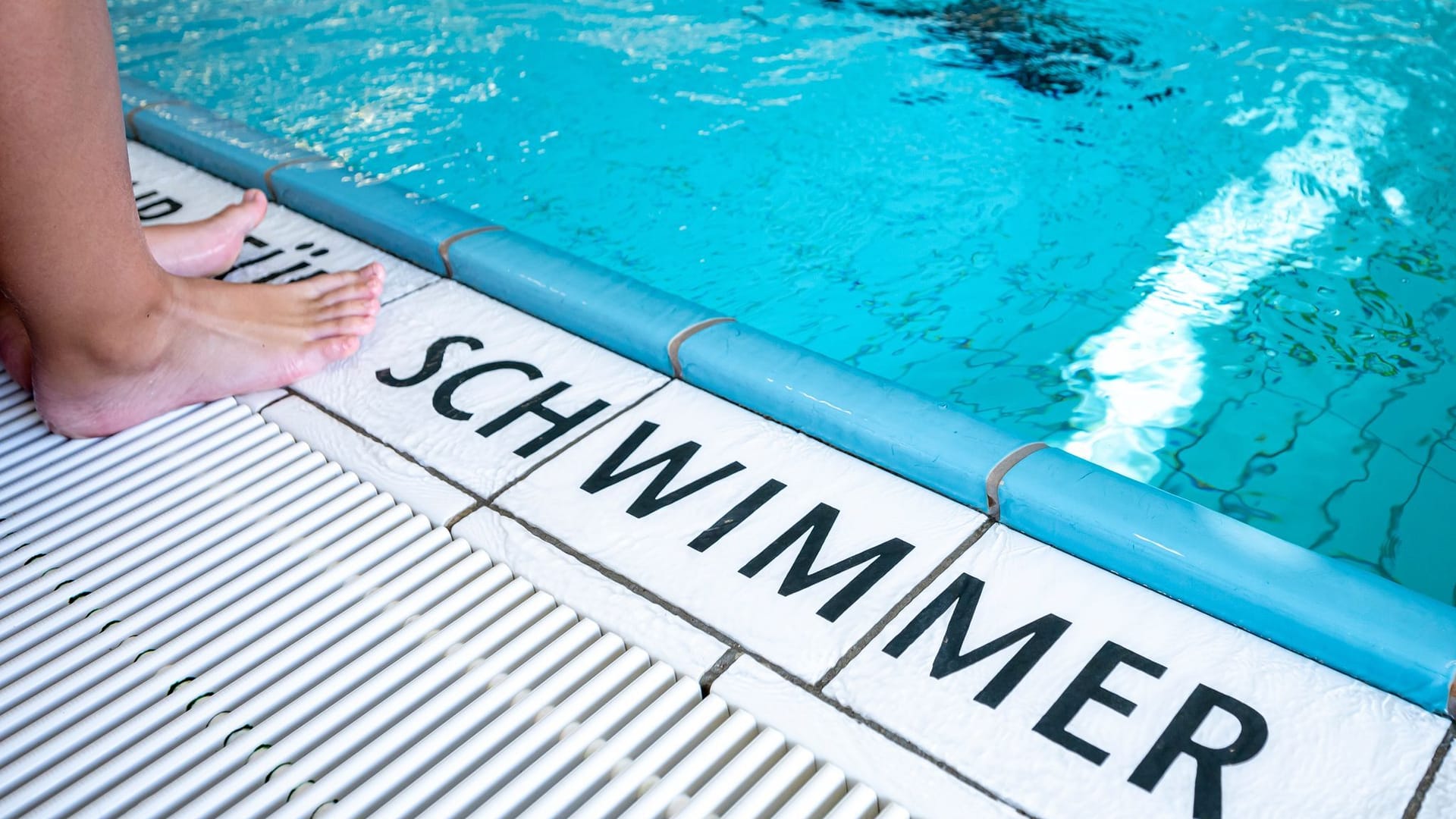 «Schwimmer»-Bereich in einem Hallenbad