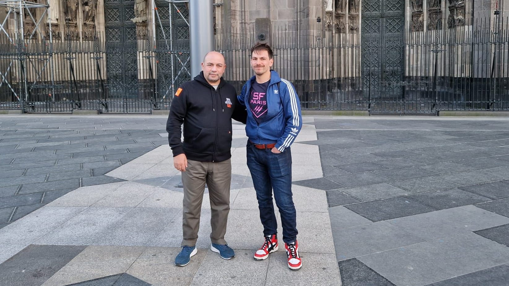 Augustin (rechts) und sein Freund zu Besuch in Köln.