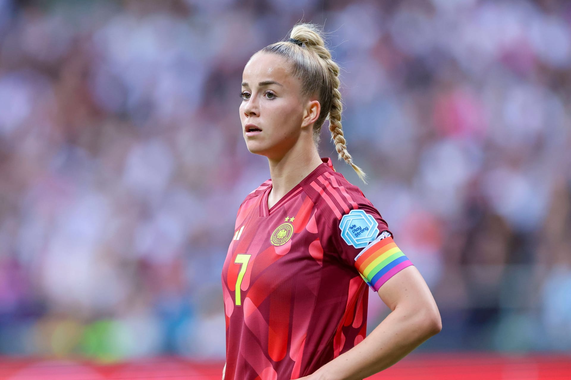 Giulia Gwinn: Brauchte lange, um in die Partie zu finden. Haderte immer wieder im Eins-gegen-Eins mit dem Ball, wurde in der Rückwärtsbewegung mehrmals überspielt. Brachte sich mit einigen guten Flanken wie in der 22. und 44. Minute ein. In der zweiten Hälfte deutlich präsenter, legte zum 4.0 (48.) auf. Note: 3