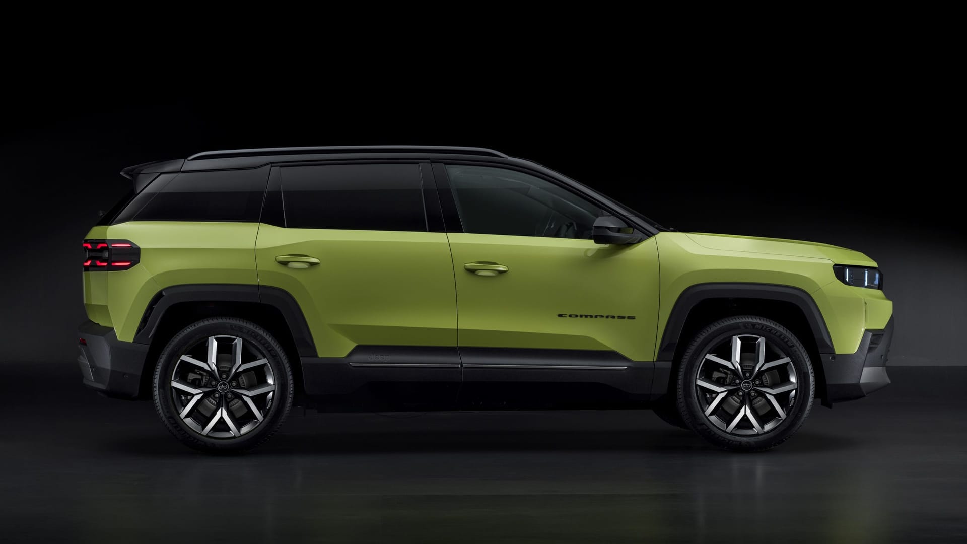 Kompakt: Mit einer Gesamtlänge von 4,55 Metern bleibt der neue Compass dem Segment der Kompakt-SUVs treu.