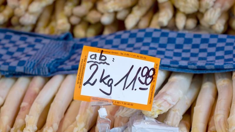 Spargel in der Auslage (Archivbild): Die Saison läuft bisher gut.