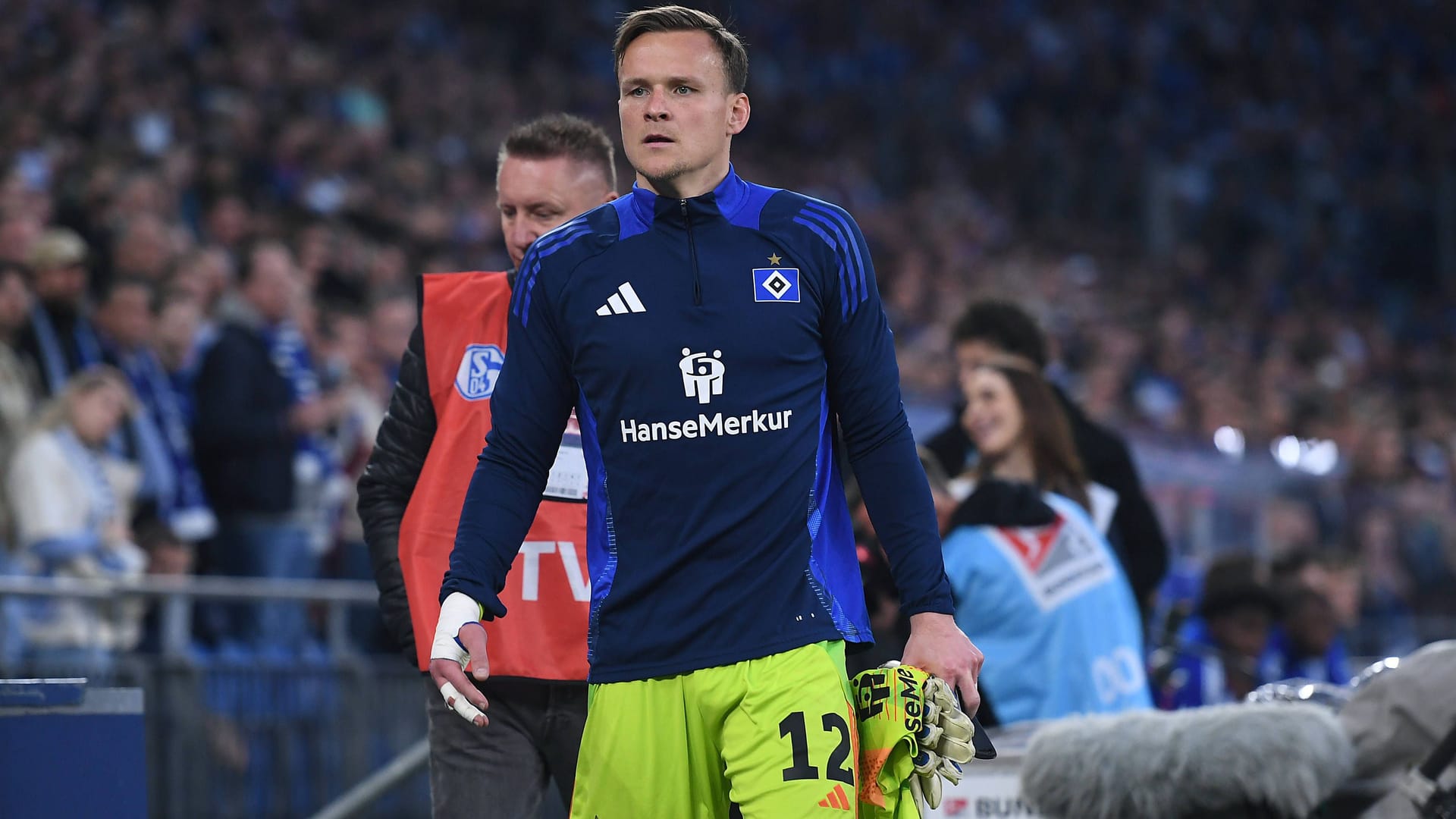 HSV-Torhüter Tom Mickel: Nach 16 Jahren als Fußballprofi beendet der 36-Jährige seine aktive Karriere. HSV-Torhüter Tom Mickel: Nach 16 Jahren als Fußballprofi beendet der 36-Jährige seine aktive Karriere.