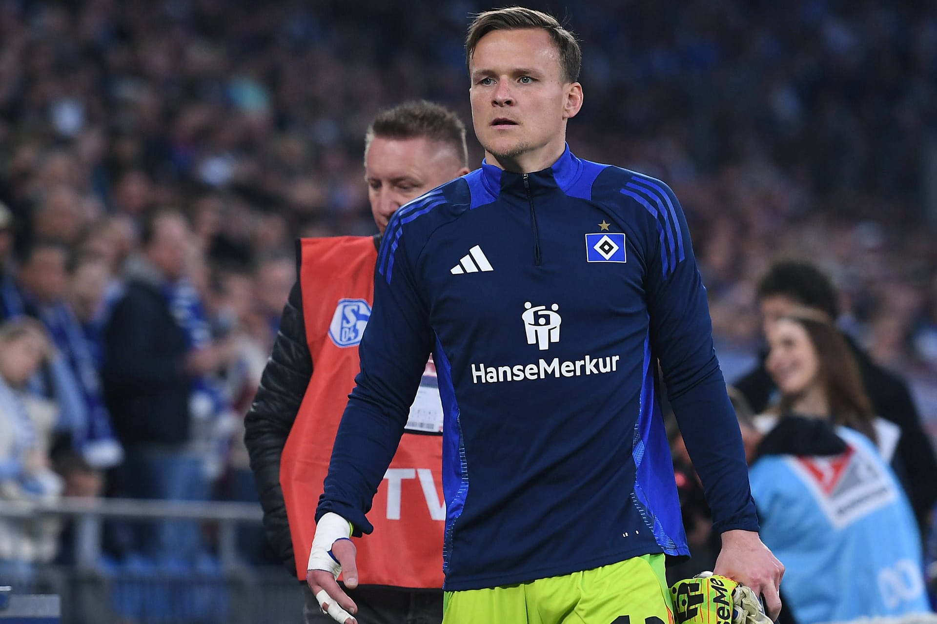 HSV-Torhüter Tom Mickel: Nach 16 Jahren als Fußballprofi beendet der 36-Jährige seine aktive Karriere. HSV-Torhüter Tom Mickel: Nach 16 Jahren als Fußballprofi beendet der 36-Jährige seine aktive Karriere.