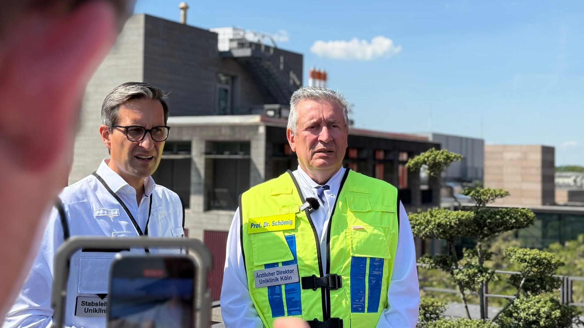 Mammutaufgabe für die Uniklinik: Der Ärztliche Direktor Dr. Edgar Schömig (r.) spricht von der größten Bombenentschärfung in der Geschichte des Hauses.