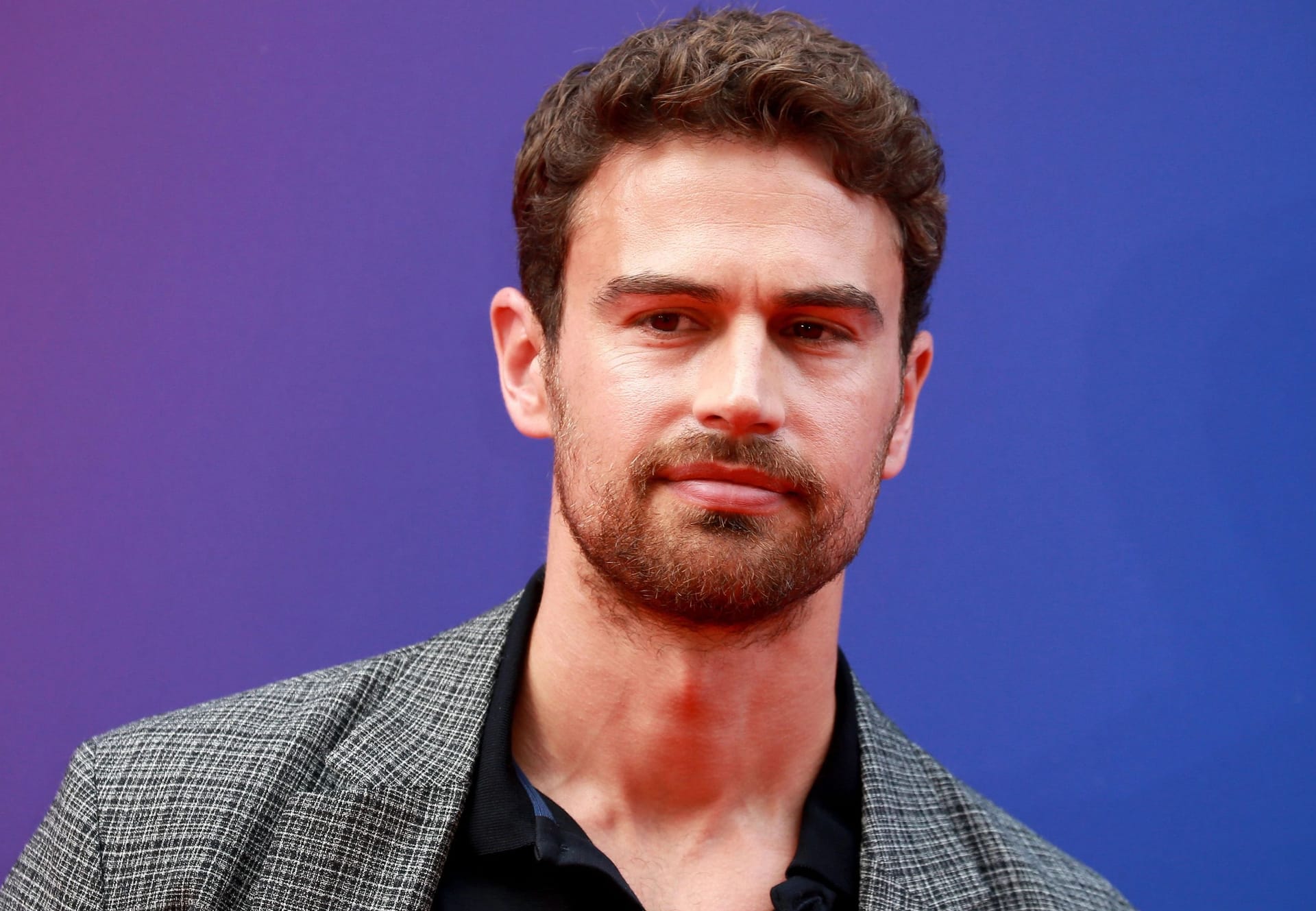 Theo James gilt als neuer Favorit auf die Bond-Nachfolge.