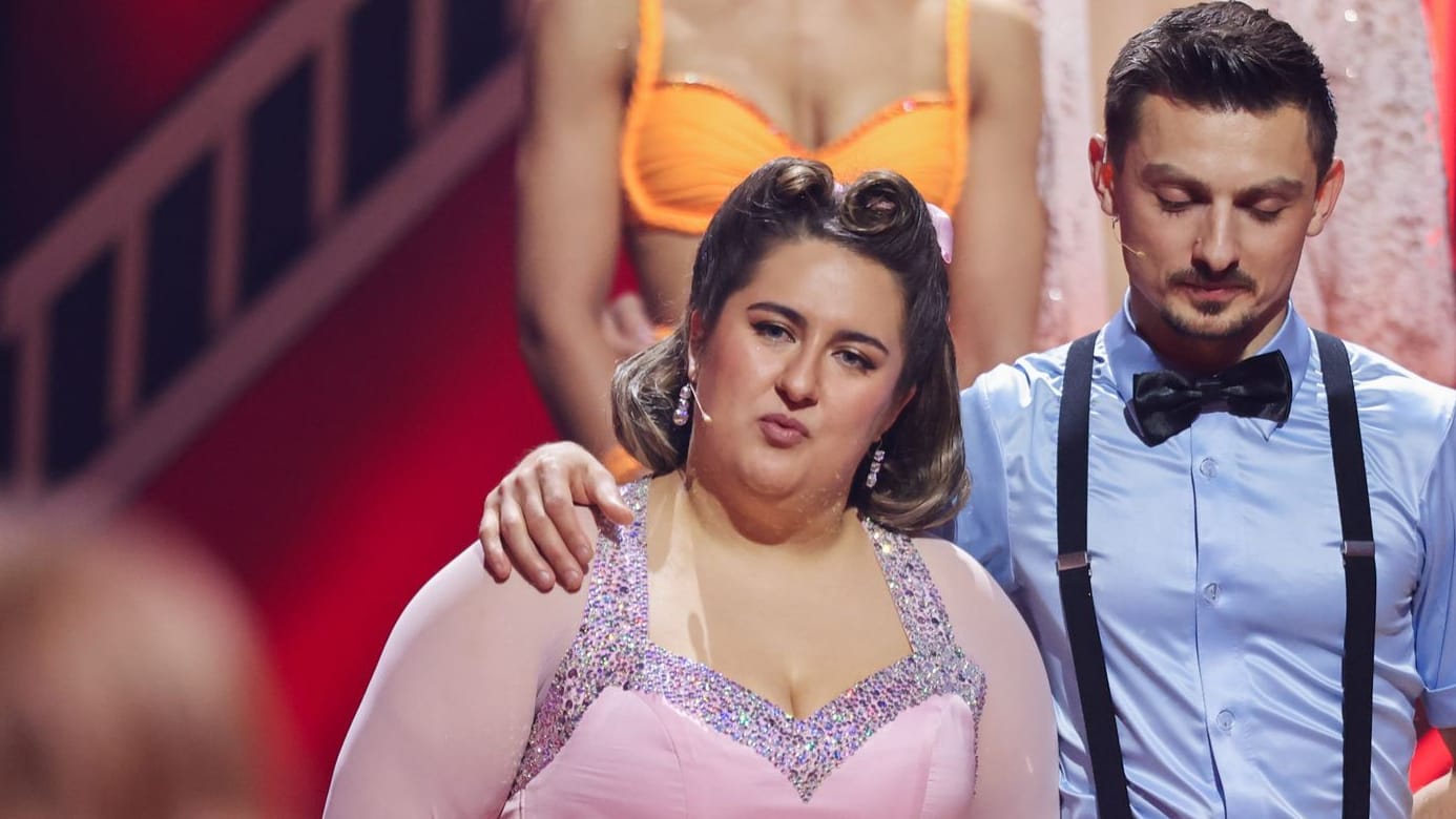 Selfiesandra (l.): Die Influencerin schaffte es ins Halbfinale von "Let's Dance".