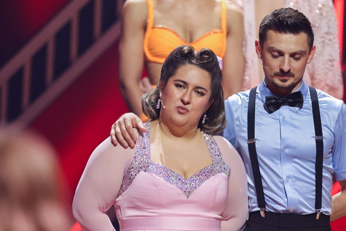 Selfiesandra (l.): Die Influencerin schaffte es ins Halbfinale von "Let's Dance".