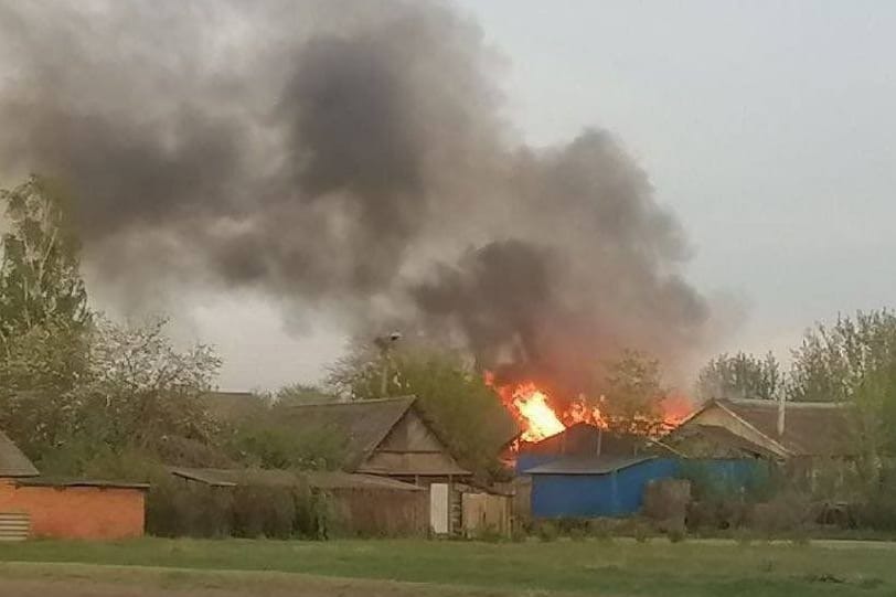 Brand an einer Elektronikfabrik in der Region Brjansk: Große Teile der Anlage sollen bei einem ukrainischen Angriff zerstört worden sein.