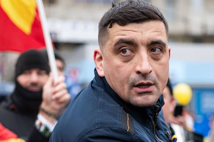 George Simion bei einer Demonstration gegen die rumänische Regierung (Archivbild): Die Annullierung der vorangegangenen Wahl bezeichnete er als Putsch.