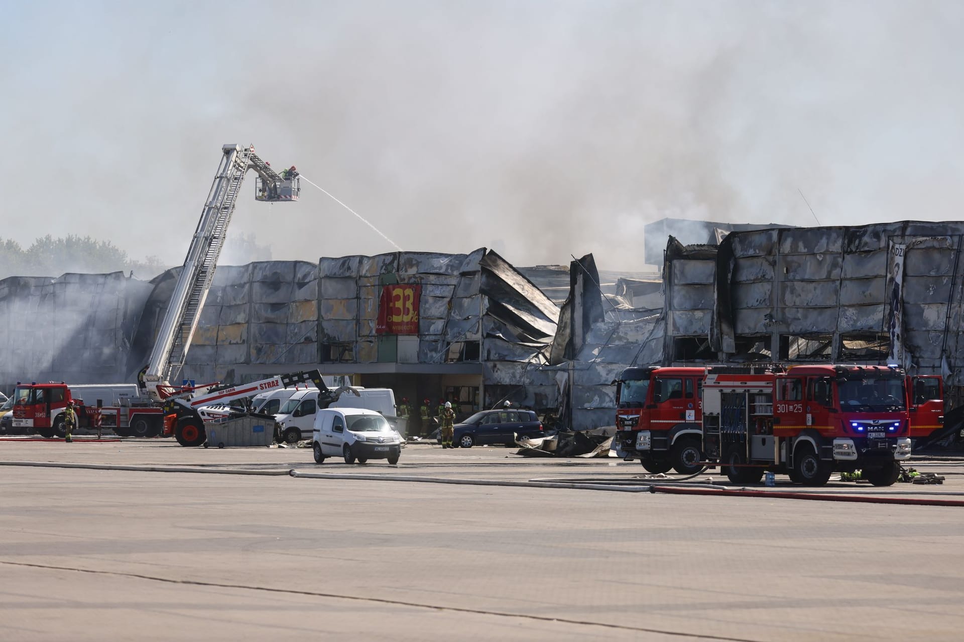 Großbrand in einem Warschauer Einkaufszentrum