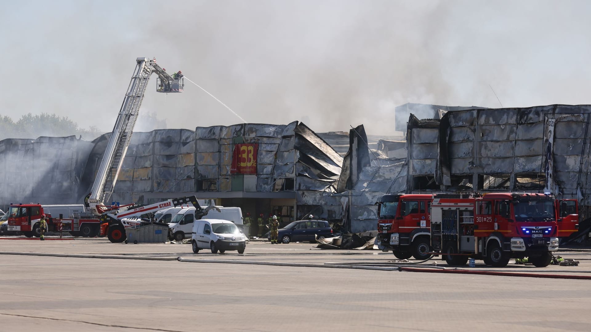 Großbrand in einem Warschauer Einkaufszentrum Großbrand in einem Warschauer Einkaufszentrum