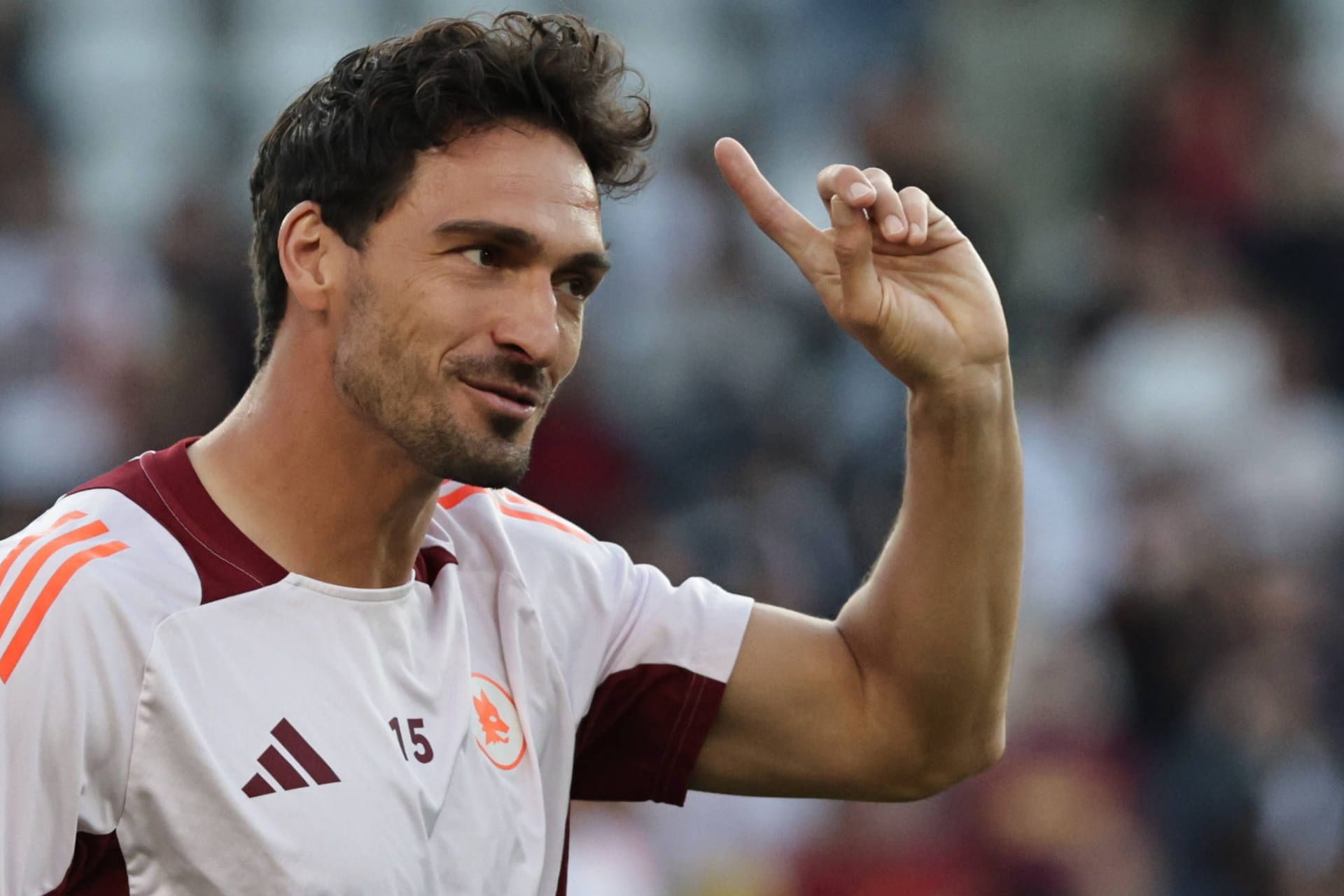 Mats Hummels beim Warmmachen: Der Innenverteidiger spielte in Rom zuletzt nur noch eine Nebenrolle. Mats Hummels beim Warmmachen: Der Innenverteidiger spielte in Rom zuletzt nur noch eine Nebenrolle.