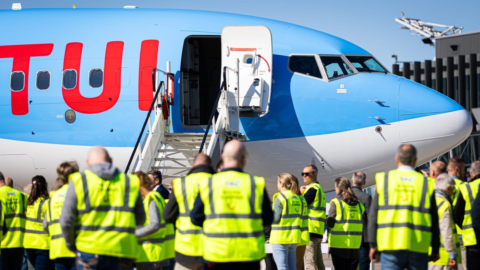 50 Jahre Tuifly - Maschine in Sonderlackierung 50 Jahre Tuifly - Maschine in Sonderlackierung