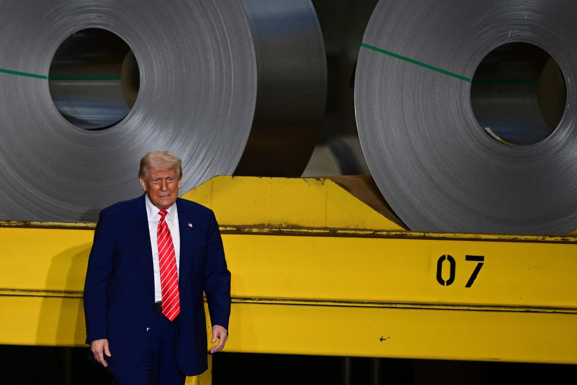 US-Präsident Trump besucht Stahlwerk