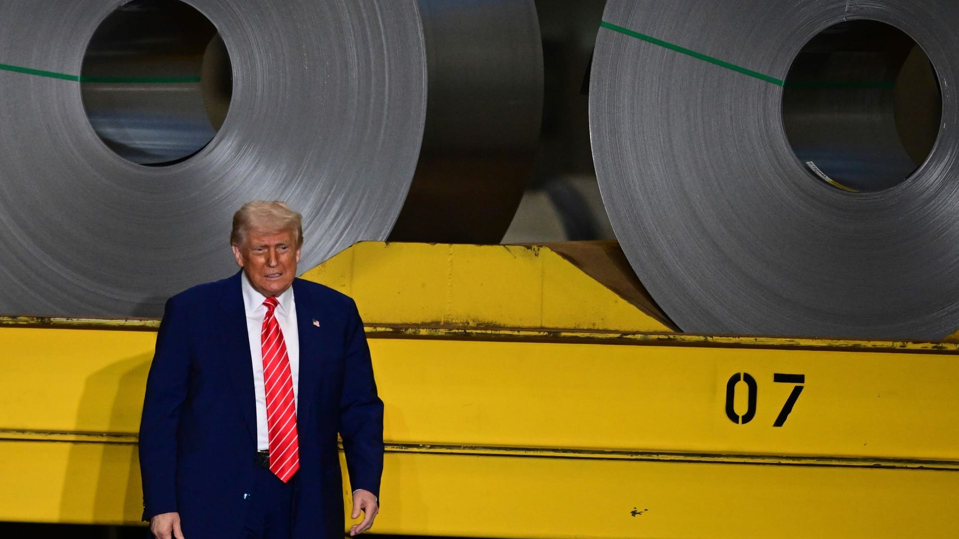 US-Präsident Trump besucht Stahlwerk