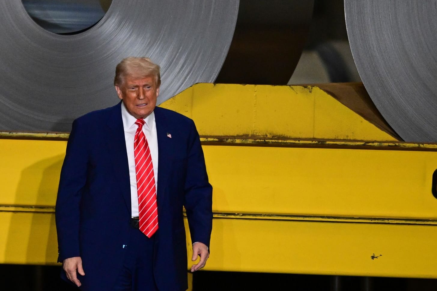 US-Präsident Trump besucht Stahlwerk US-Präsident Trump besucht Stahlwerk