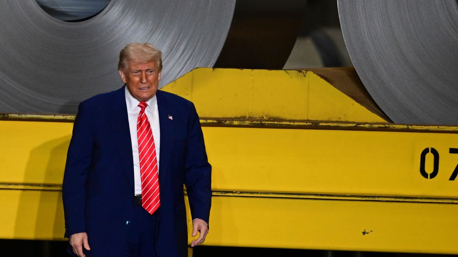 US-Präsident Trump besucht Stahlwerk
