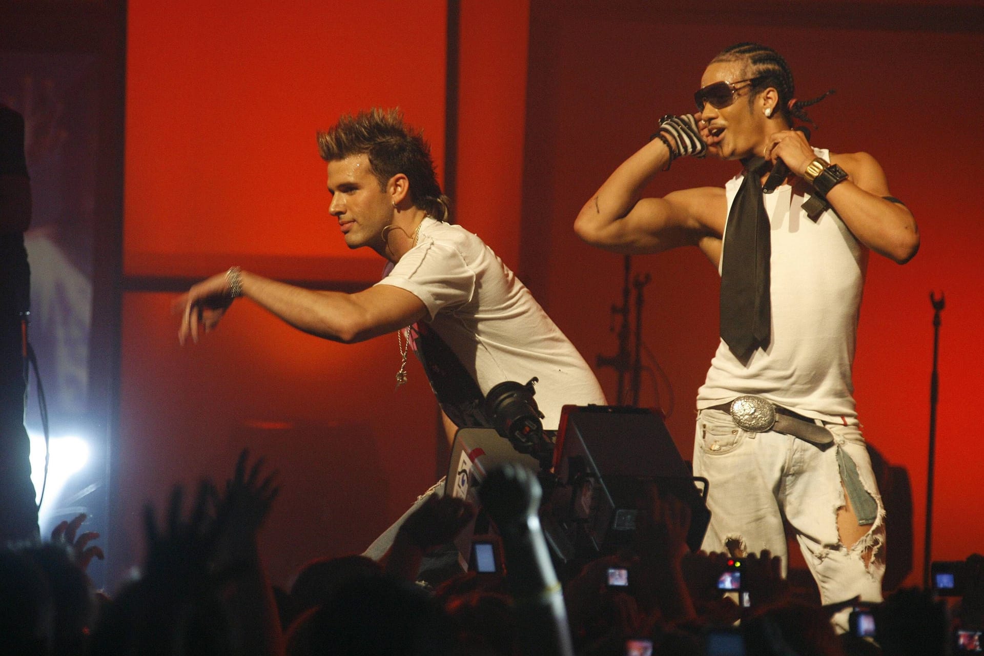 Jay Khan und Mikel Johnson bei einem Auftritt 2007: Die beiden sangen zusammen in der Boyband US5.