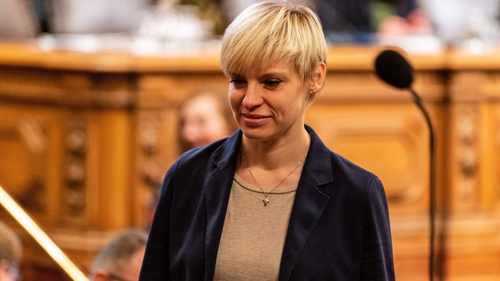 Olga Petersen in der Bürgerschaft (Archivbild): Die ehemalige Abgeordnete der Hamburger AfD soll in Russland leben und wurde nun aus der Partei geworfen. Olga Petersen in der Bürgerschaft (Archivbild): Die ehemalige Abgeordnete der Hamburger AfD soll in Russland leben und wurde nun aus der Partei geworfen.