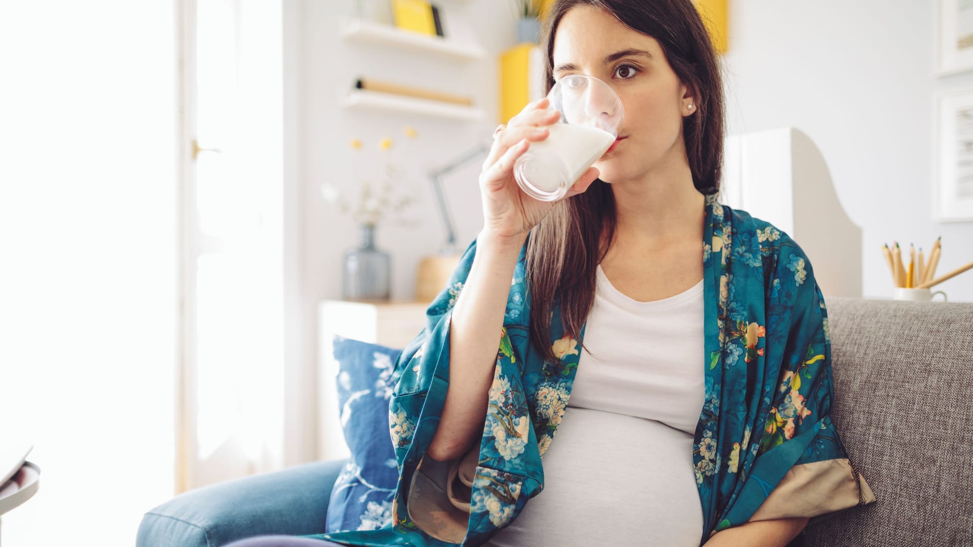Rohmilch in der Schwangerschaft: Schwangeren wird dringend vom Verzehr abgeraten.