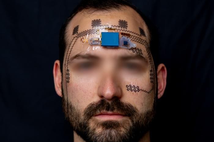 Schaltkreise auf dem Gesicht: Das E-Tattoo soll ein Frühwarnsystem sein.