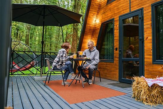 Bei Tchibo gibt es aktuell einen robusten Outdoor-Teppich zum Sparpreis.