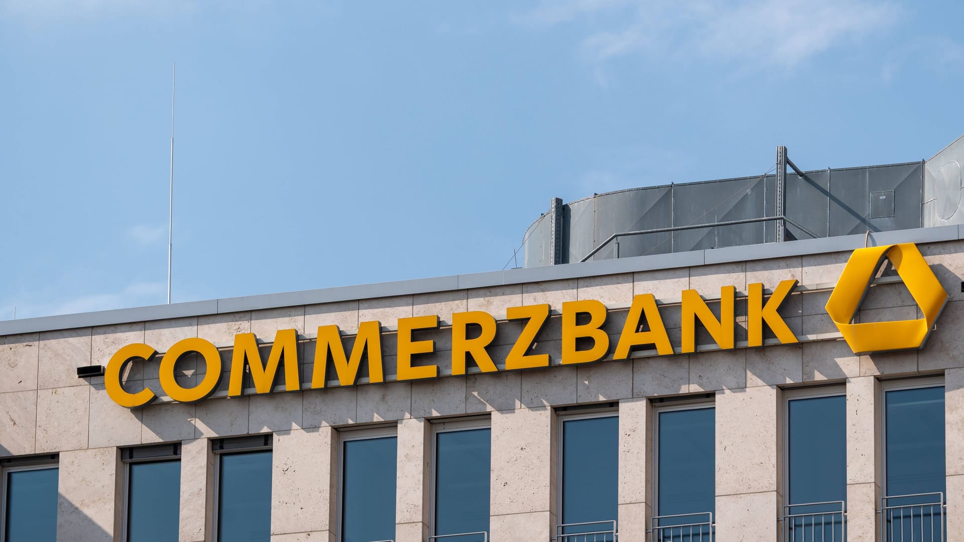 Commerzbank: Der Aktienindex der Commerzbank liegt aktuell 90 Prozent unterhalb ihres Rekordwerts. Commerzbank: Der Aktienindex der Commerzbank liegt aktuell 90 Prozent unterhalb ihres Rekordwerts.
