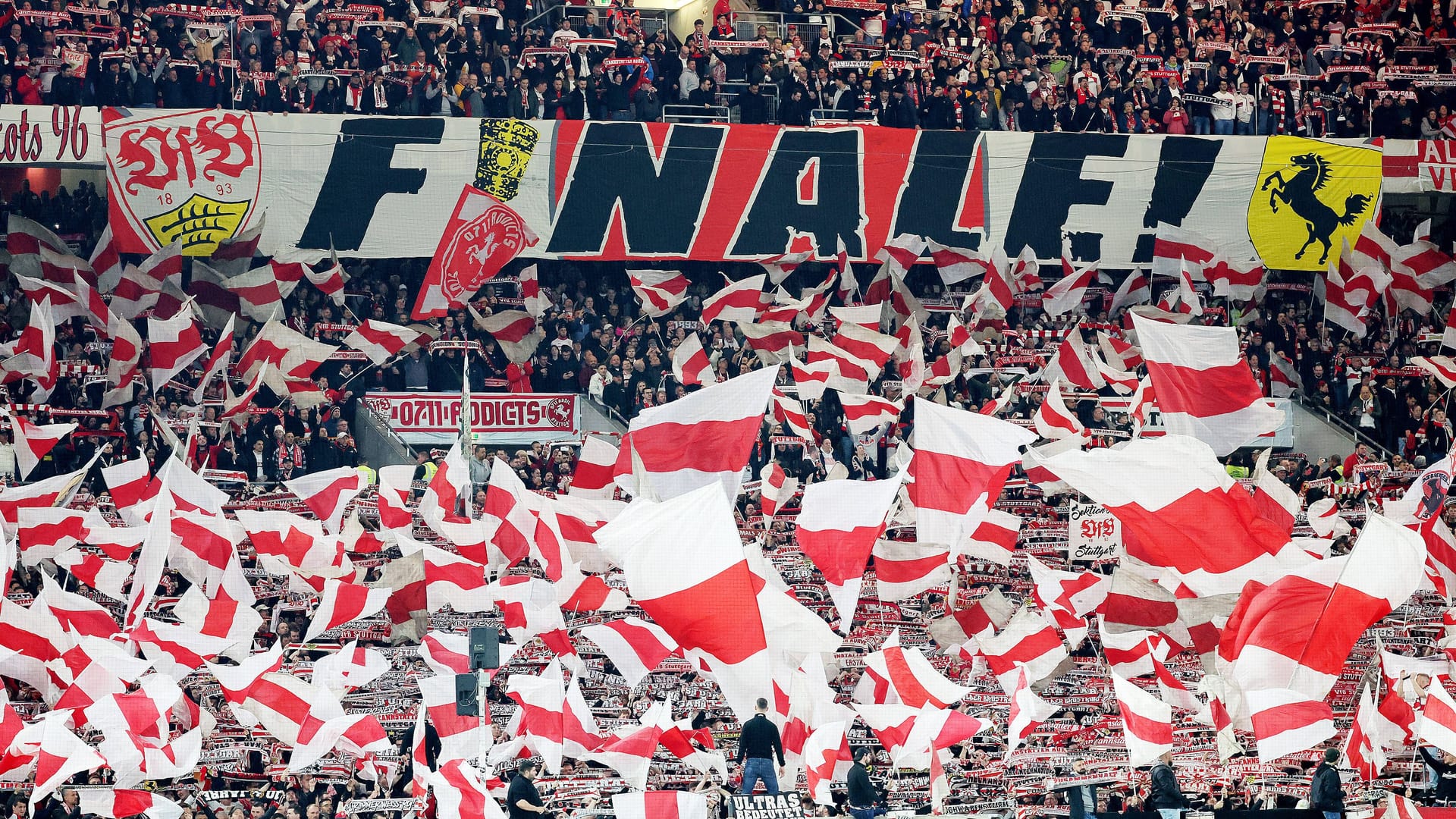 Stuttgart , Fussball DFB Pokal Halbfinale VfB Stuttgart vs. RB Leipzig , Stuttgarter Fans in der Cannstatter Kurve mit Banner: FINALE Gemäß den Vorgaben des DFB Deutschen Fußball Bundes ist es untersagt, in dem Stadion und/oder vom Spiel angefertigte Fotoaufnahmen in Form von Sequenzbildern und/oder videoähnlichen Fotostrecken zu verwerten bzw. verwerten zu lassen. Stuttgart , Fussball DFB Pokal Halbfinale VfB Stuttgart vs. RB Leipzig , Stuttgarter Fans in der Cannstatter Kurve mit Banner: FINALE Gemäß den Vorgaben des DFB Deutschen Fußball Bundes ist es untersagt, in dem Stadion und/oder vom Spiel angefertigte Fotoaufnahmen in Form von Sequenzbildern und/oder videoähnlichen Fotostrecken zu verwerten bzw. verwerten zu lassen.