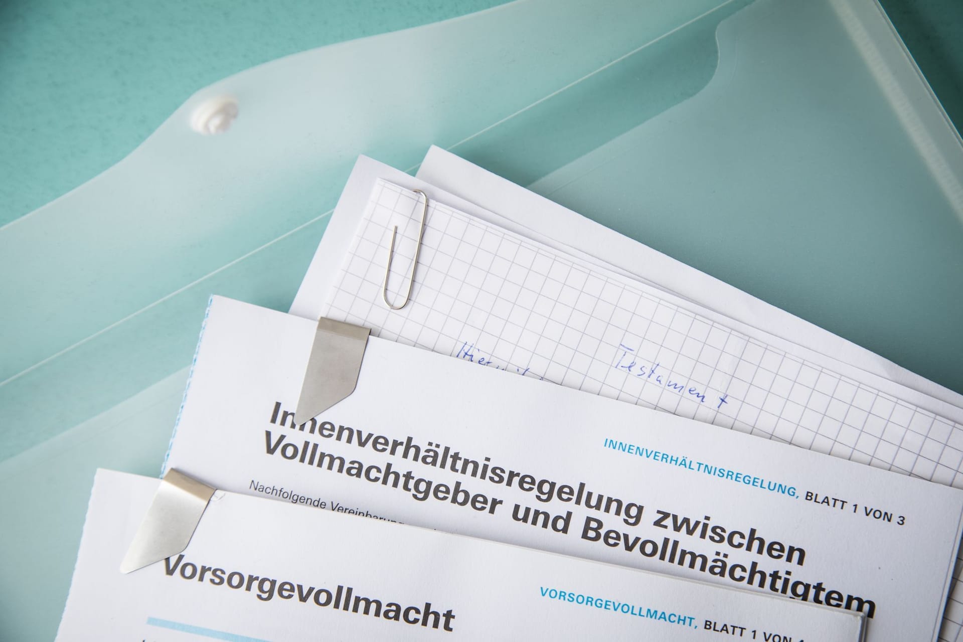 Dokumentenmappe mit Vorsorgeunterlagen