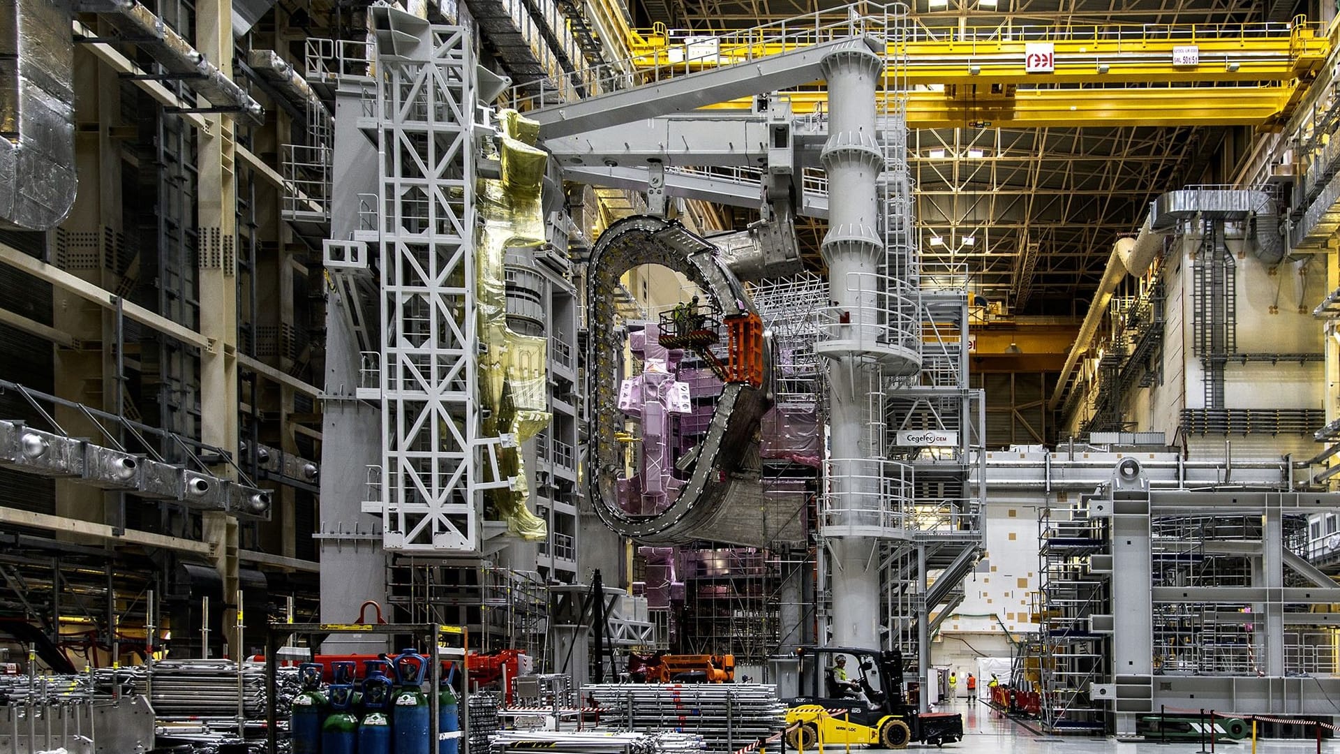 ITER: Montage eines Vakuumbehälters.