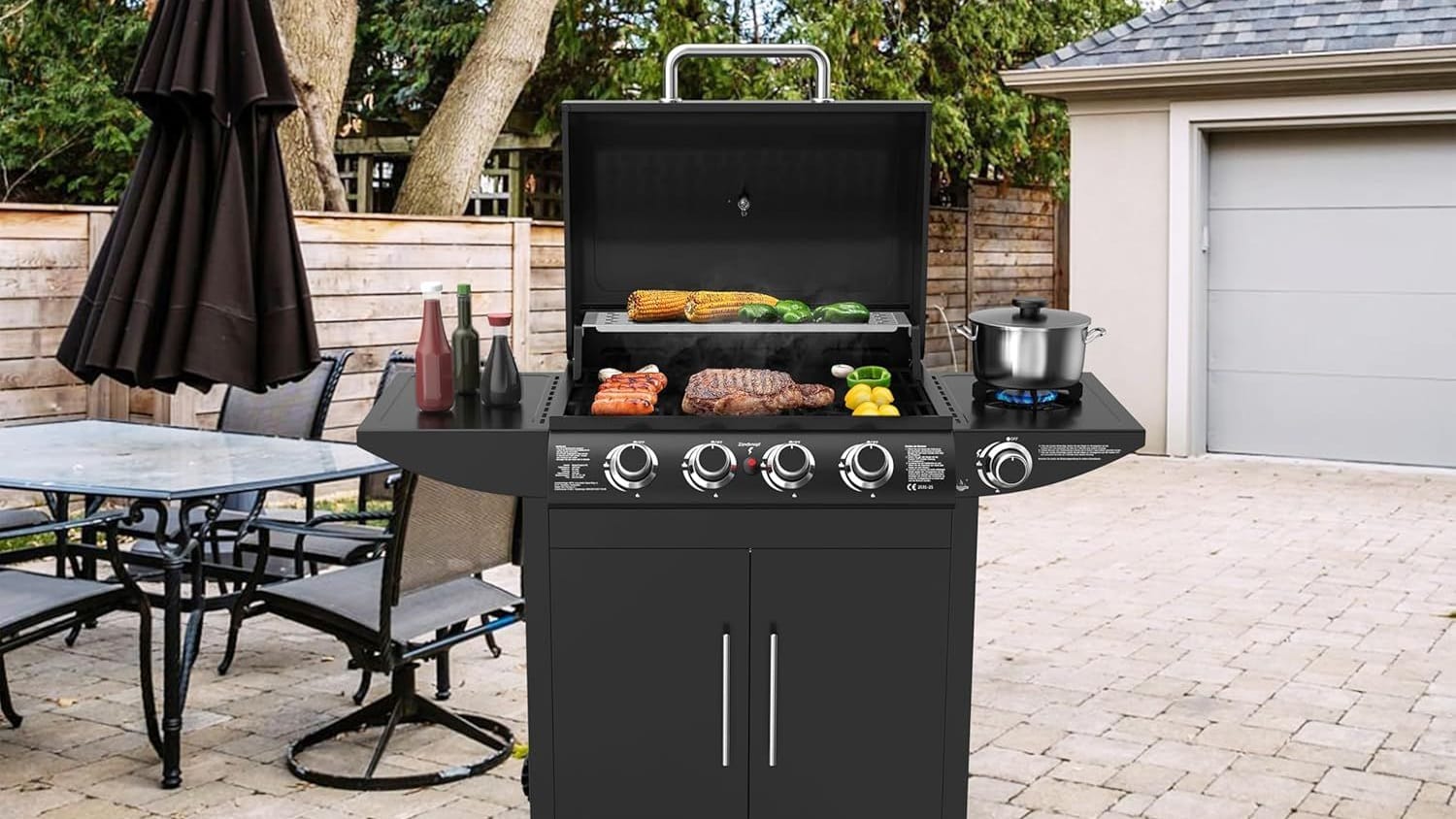 Gasgrill zum Schnäppchenpreis: Bei Aldi sichern Sie sich einen Gasgrill mit vier Brennern von El Fuego für weniger als 180 Euro.