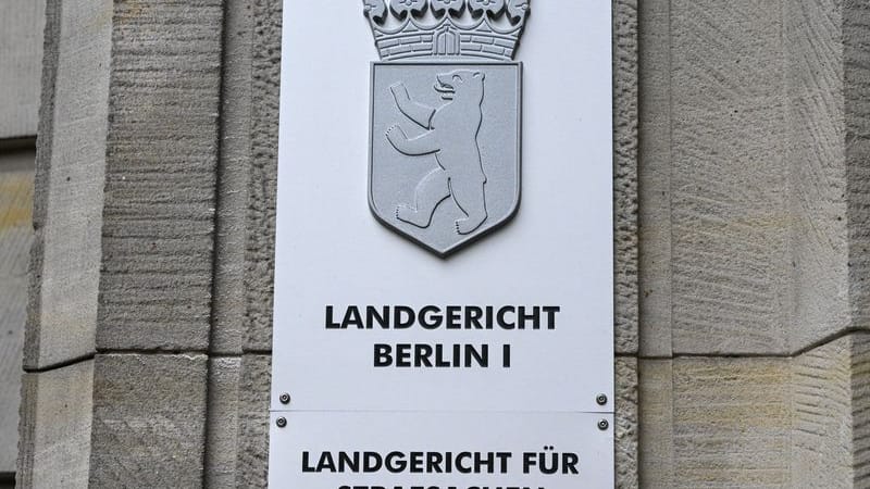 Ein Schild weist auf das Landgericht Berlin hin (Symbolbild): Hier soll am 10. Juni der Prozess beginnen. Ein Schild weist auf das Landgericht Berlin hin (Symbolbild): Hier soll am 10. Juni der Prozess beginnen.