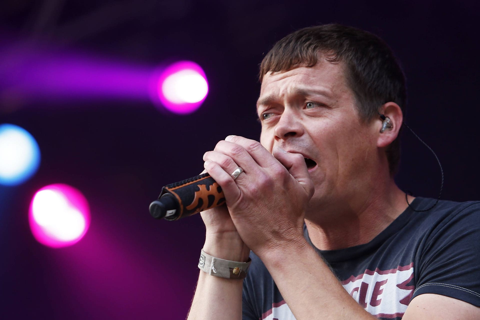 Brad Arnold: Der Sänger der US-Rockband 3 Doors Down ist schwer krank. Brad Arnold: Der Sänger der US-Rockband 3 Doors Down ist schwer krank.