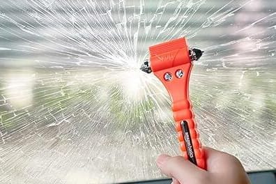 Mit dem 2-in-1-Werkzeug können Sie sich in Notfällen aus Ihrem Fahrzeug befreien.