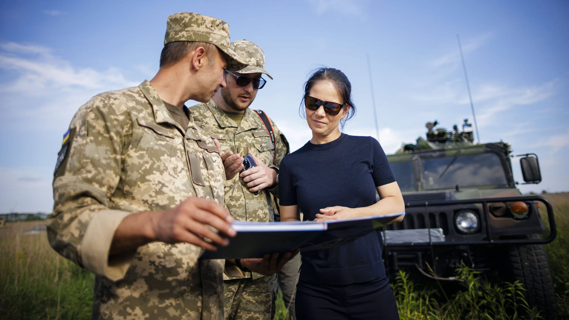 Annalena Baerbock besucht ukrainische Luftverteidigungseinheiten.