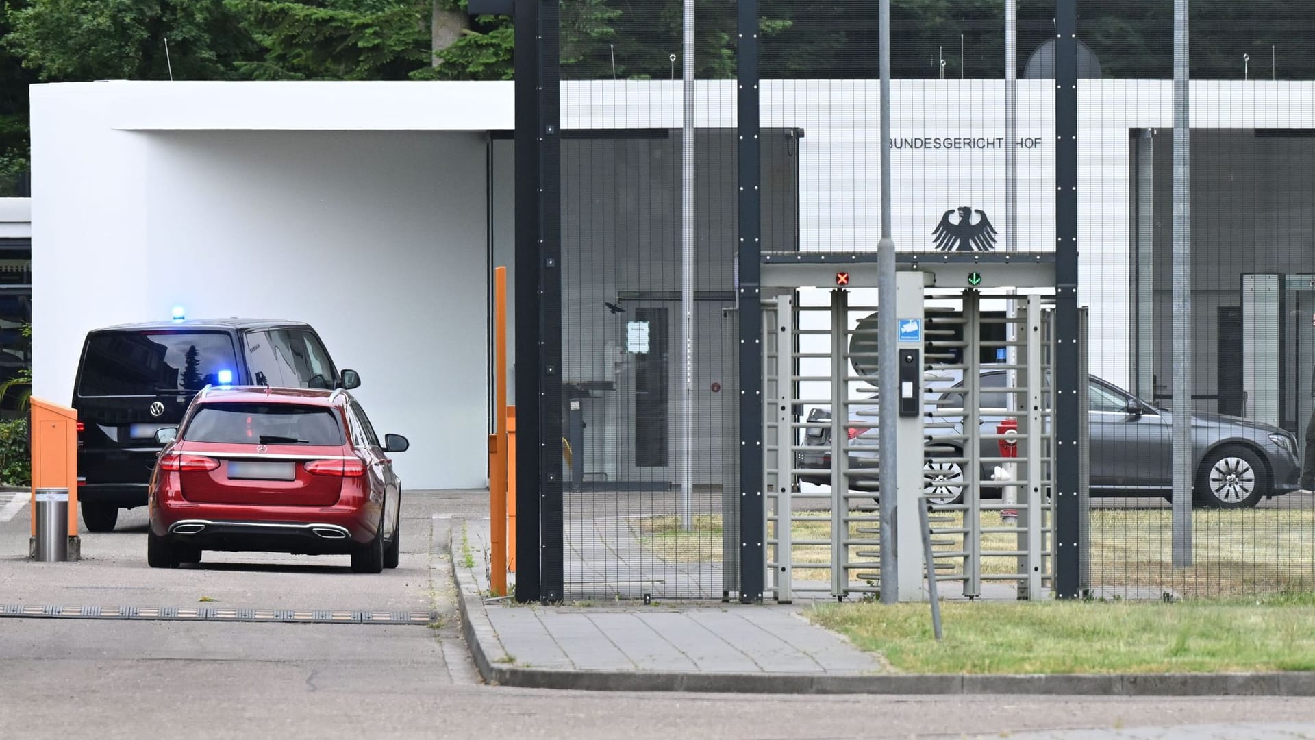 Mutmaßliche rechte Terrorzelle: Junge Männer festgenommen