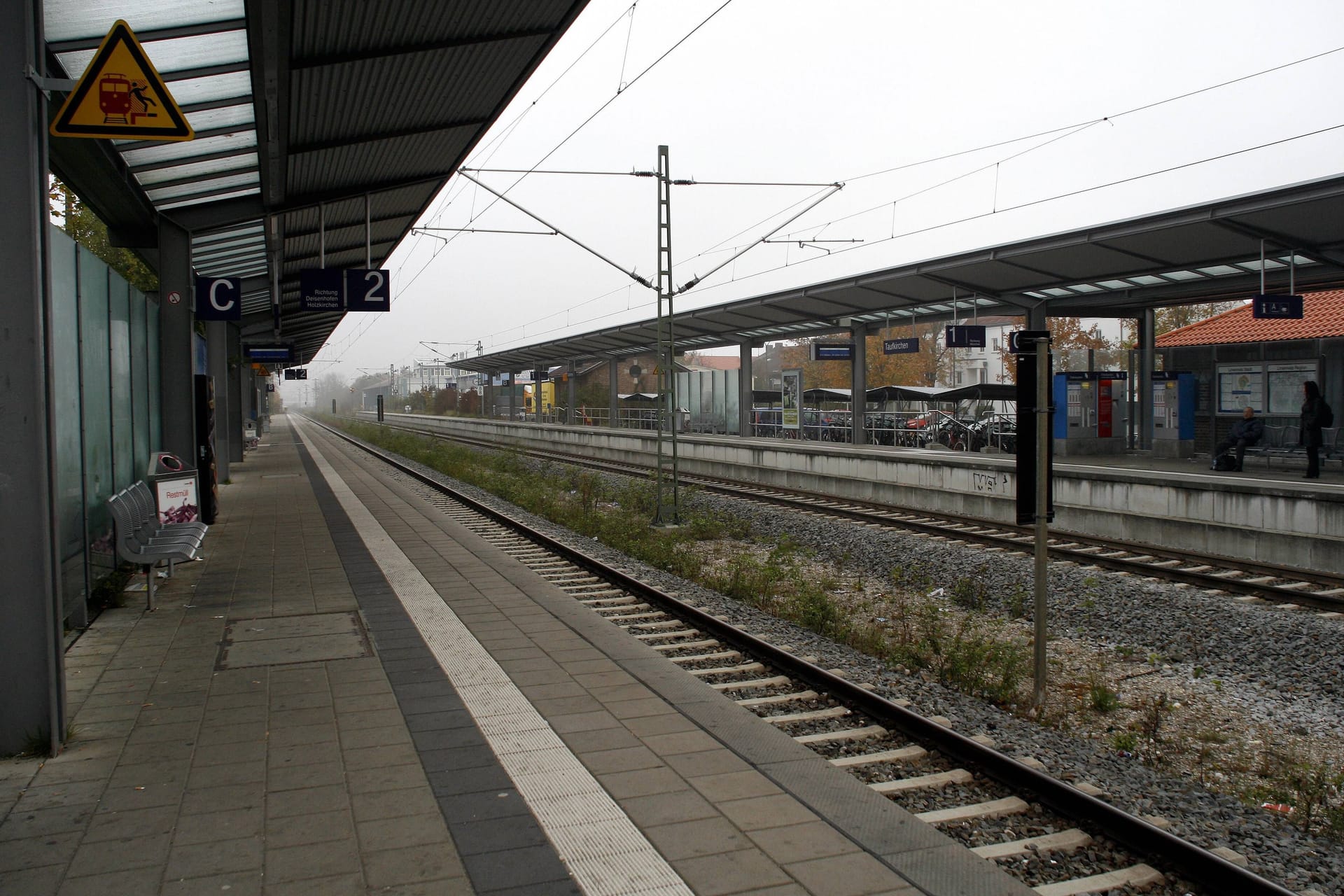 Bahnsteig am S-Bahnhof Taufkirchen in München