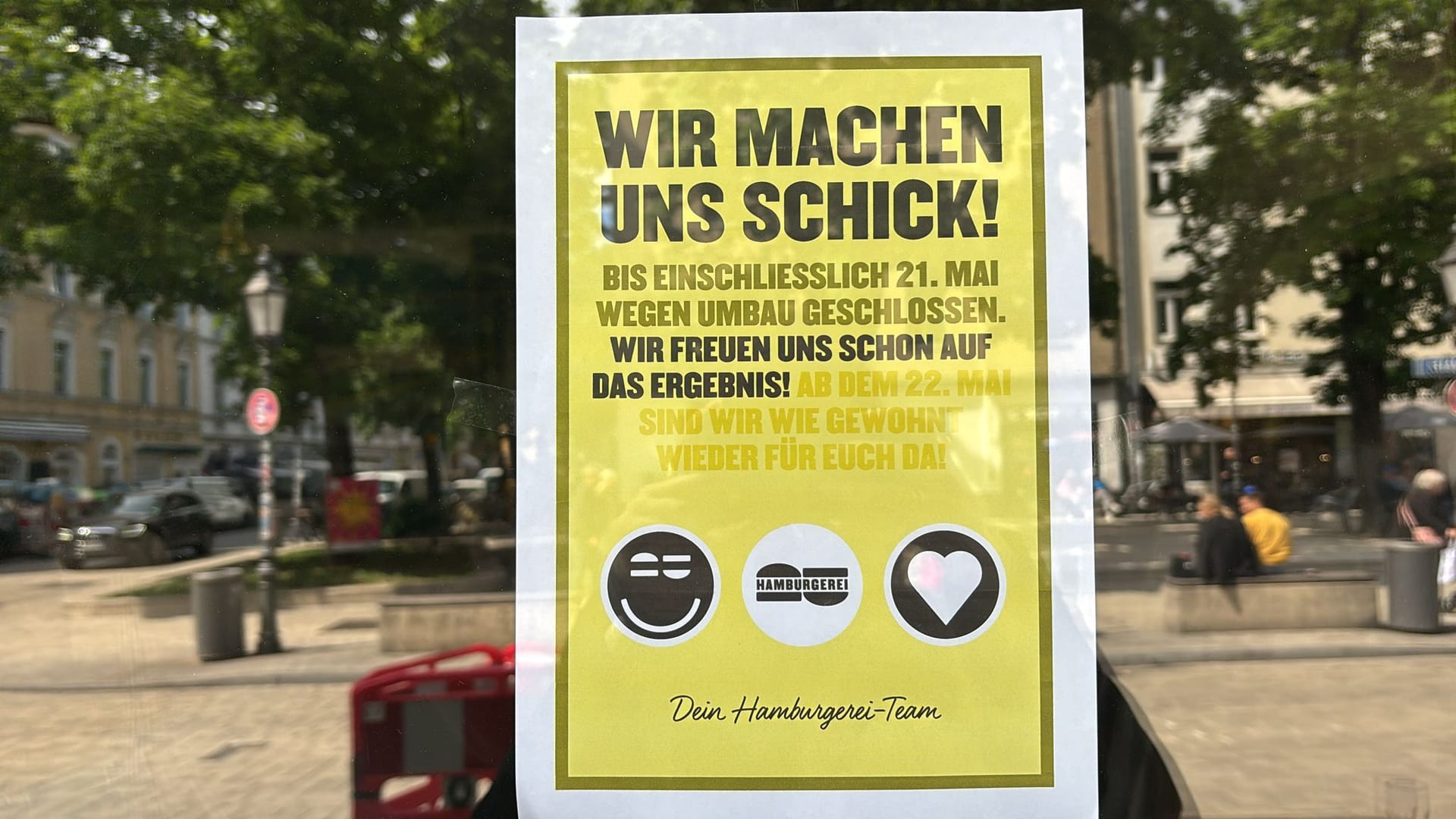 Als t-online am Dienstag an der neuen Location vorbeischaut, laufen die Umbauarbeiten auf Hochtouren. Vorübergehend bleibt die Hamburgerei geschlossen.